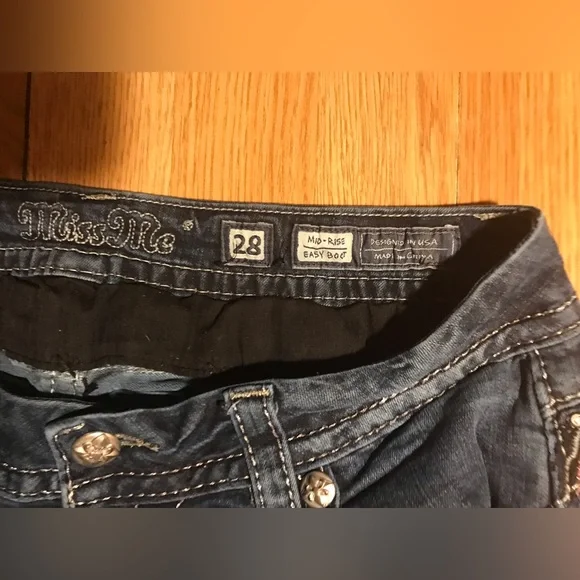 MISS ME~Mid-Rise~Easy Boot~Jeans~Sz 28~Embellished, Creased & Whiskered~JE8511ER - Picture 7 of 14